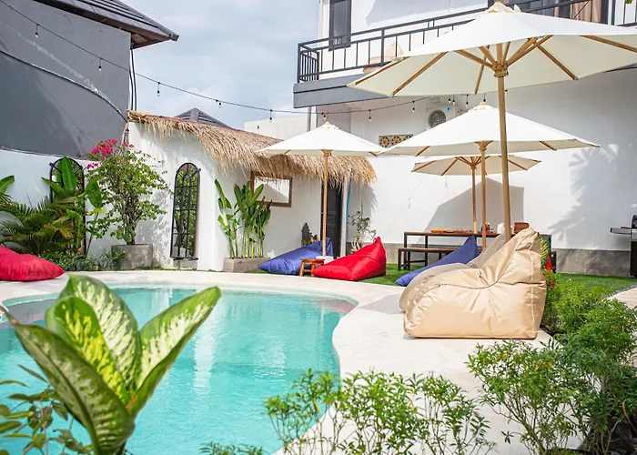 What The Duck Backpackers Canggu
